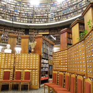 12 августа – пешеходно-интерьерная экскурсия «Читаем как книгу: Страницы истории Герценовского университета через книжное собрание фундаментальной библиотеки.»